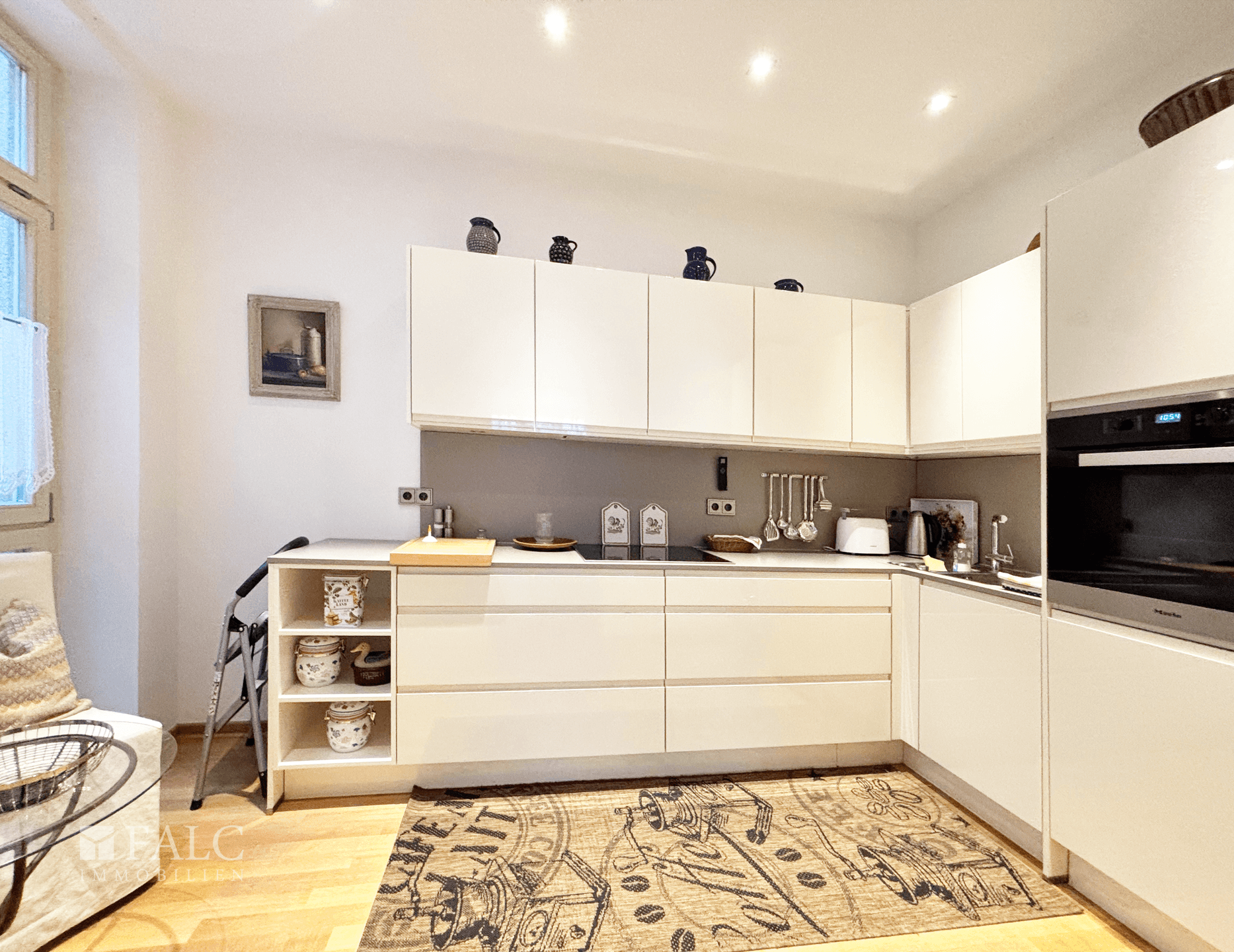 Küche inklusive Markengeräte